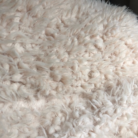 Subtle peach/pink fuzzy jacket - Picture 5 of 5